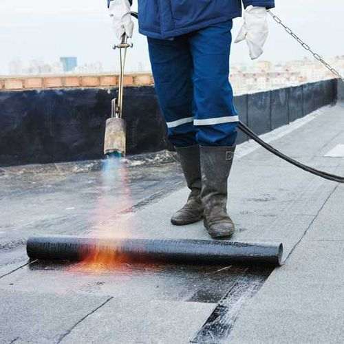 Inschakelen van dakspecialist Best